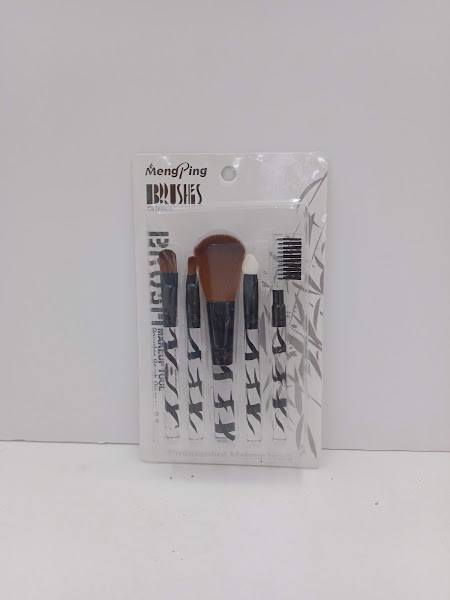 MAKE UP BRUSH